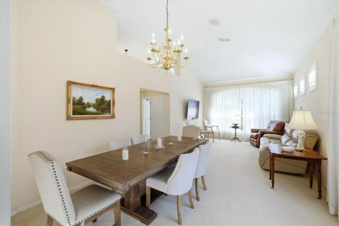 House in University Park, Florida 3 bedrooms, 191.47 sq.m. № 2093273 - photo 10