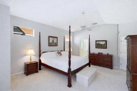 House in University Park, Florida 3 bedrooms, 191.47 sq.m. № 2093273 - photo 21