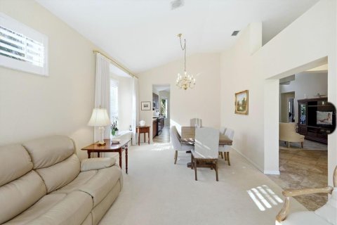 House in University Park, Florida 3 bedrooms, 191.47 sq.m. № 2093273 - photo 8
