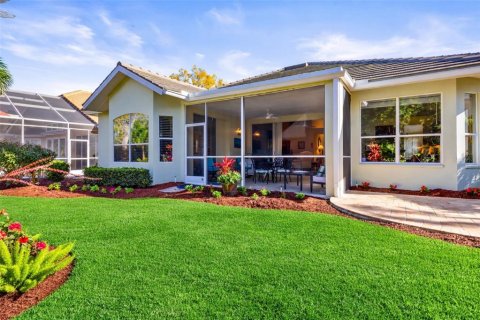 House in University Park, Florida 3 bedrooms, 191.47 sq.m. № 2093273 - photo 30