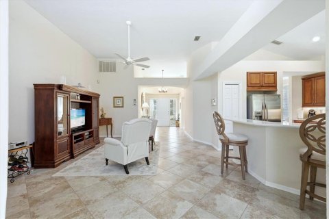 House in University Park, Florida 3 bedrooms, 191.47 sq.m. № 2093273 - photo 19