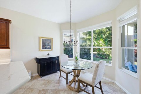 House in University Park, Florida 3 bedrooms, 191.47 sq.m. № 2093273 - photo 18
