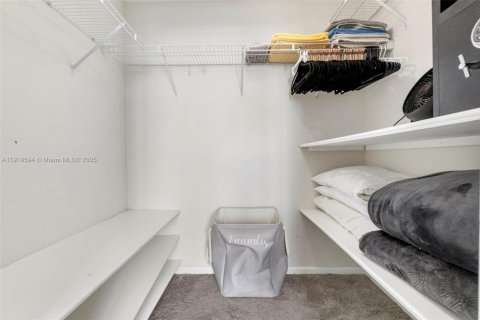Снять в аренду кондоминиум в Майами, Флорида 2 спальни, 104.98м2, № 2079568 - фото 25