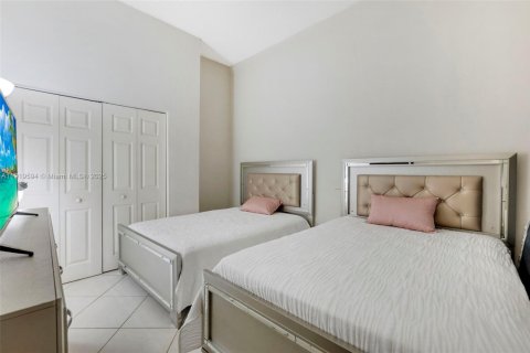 Снять в аренду кондоминиум в Майами, Флорида 2 спальни, 104.98м2, № 2079568 - фото 26