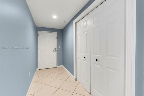 Снять в аренду кондоминиум в Майами, Флорида 2 спальни, 104.98м2, № 2079568 - фото 18