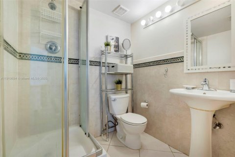 Снять в аренду кондоминиум в Майами, Флорида 2 спальни, 104.98м2, № 2079568 - фото 28