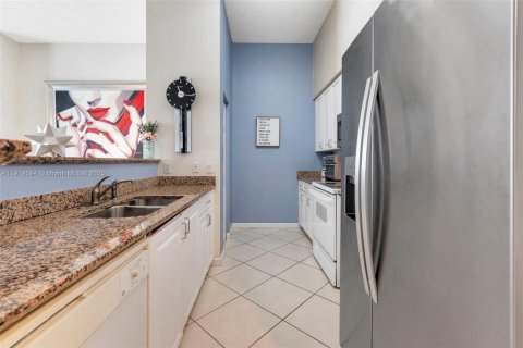Снять в аренду кондоминиум в Майами, Флорида 2 спальни, 104.98м2, № 2079568 - фото 12