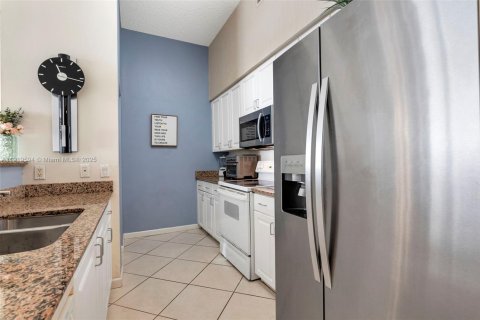 Снять в аренду кондоминиум в Майами, Флорида 2 спальни, 104.98м2, № 2079568 - фото 13
