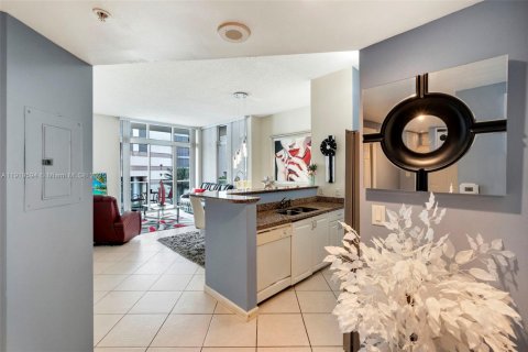 Снять в аренду кондоминиум в Майами, Флорида 2 спальни, 104.98м2, № 2079568 - фото 16