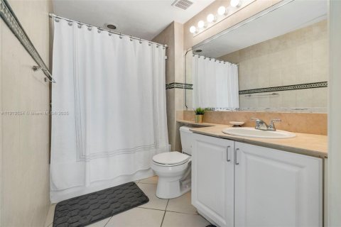 Снять в аренду кондоминиум в Майами, Флорида 2 спальни, 104.98м2, № 2079568 - фото 24
