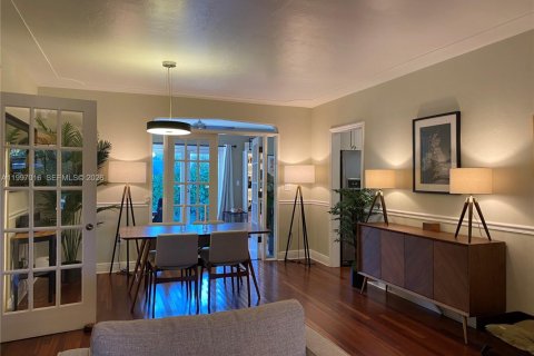 Снять в аренду виллу или дом в Корал-Гейблс, Флорида 2 спальни, 128.02м2, № 2058840 - фото 5