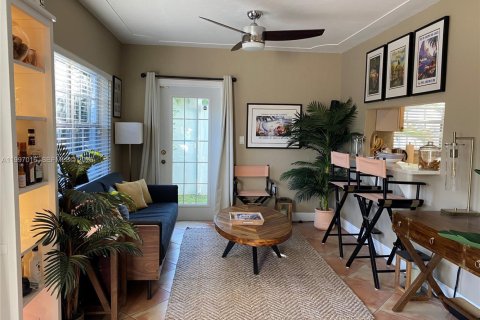 Снять в аренду виллу или дом в Корал-Гейблс, Флорида 2 спальни, 128.02м2, № 2058840 - фото 14