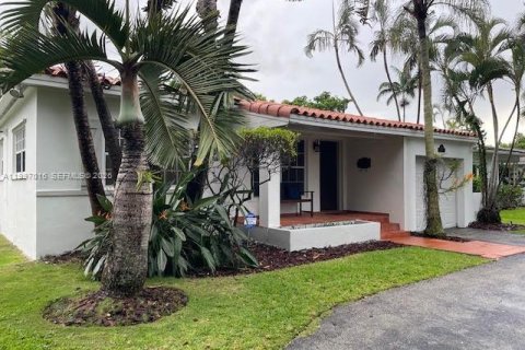 Дом в Корал-Гейблс, Флорида 2 спальни, 128.02м2 № 2058840