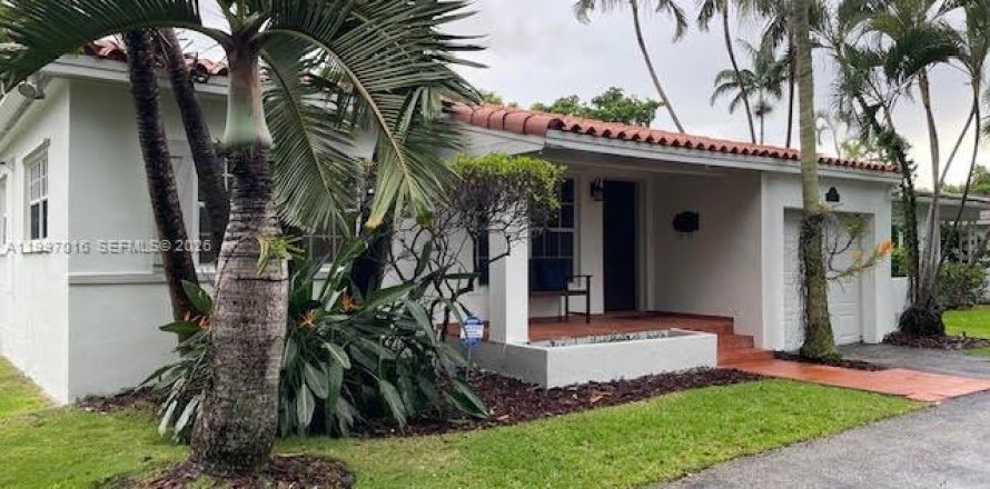 Дом в Корал-Гейблс, Флорида 2 спальни, 128.02м2 № 2058840