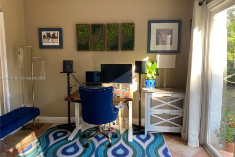 Снять в аренду виллу или дом в Корал-Гейблс, Флорида 2 спальни, 128.02м2, № 2058840 - фото 15