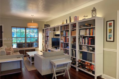 Снять в аренду виллу или дом в Корал-Гейблс, Флорида 2 спальни, 128.02м2, № 2058840 - фото 4