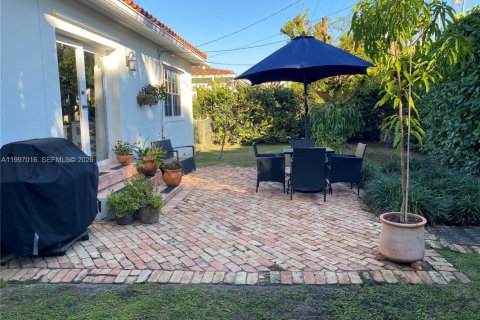 Снять в аренду виллу или дом в Корал-Гейблс, Флорида 2 спальни, 128.02м2, № 2058840 - фото 16