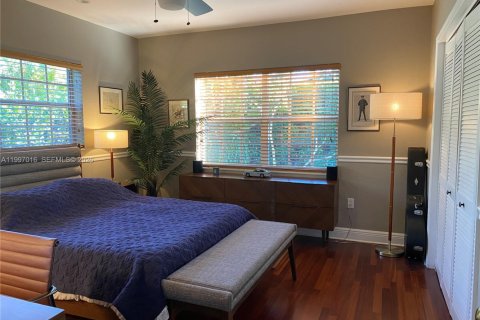 Снять в аренду виллу или дом в Корал-Гейблс, Флорида 2 спальни, 128.02м2, № 2058840 - фото 6