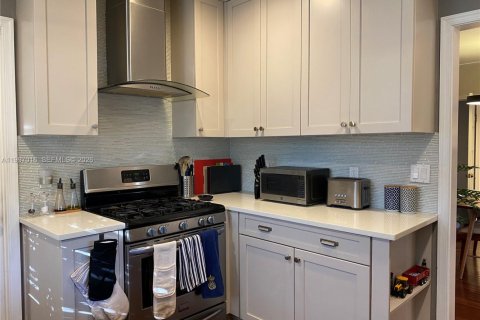 Снять в аренду виллу или дом в Корал-Гейблс, Флорида 2 спальни, 128.02м2, № 2058840 - фото 11