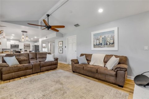 Villa ou maison à vendre à New Smyrna Beach, Floride: 3 chambres, 177.44 m2 № 2416852 - photo 19
