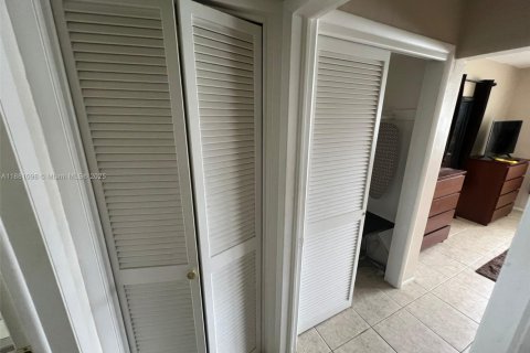 Снять в аренду кондоминиум в Лодерхилл, Флорида 1 спальня, 67.82м2, № 1922405 - фото 29