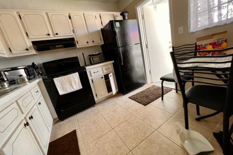 Снять в аренду кондоминиум в Лодерхилл, Флорида 1 спальня, 67.82м2, № 1922405 - фото 3