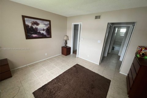 Снять в аренду кондоминиум в Лодерхилл, Флорида 1 спальня, 67.82м2, № 1922405 - фото 17