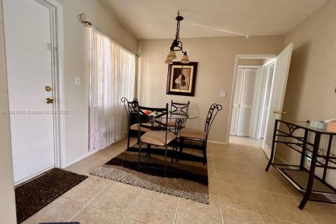 Снять в аренду кондоминиум в Лодерхилл, Флорида 1 спальня, 67.82м2, № 1922405 - фото 4