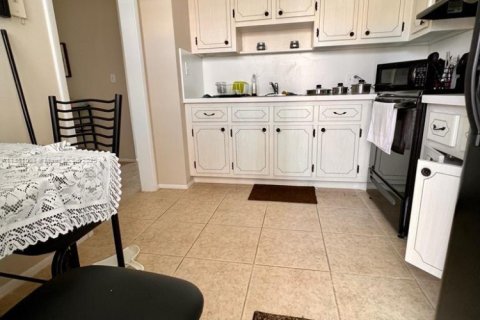 Снять в аренду кондоминиум в Лодерхилл, Флорида 1 спальня, 67.82м2, № 1922405 - фото 2