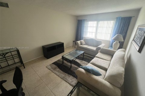 Снять в аренду кондоминиум в Лодерхилл, Флорида 1 спальня, 67.82м2, № 1922405 - фото 19