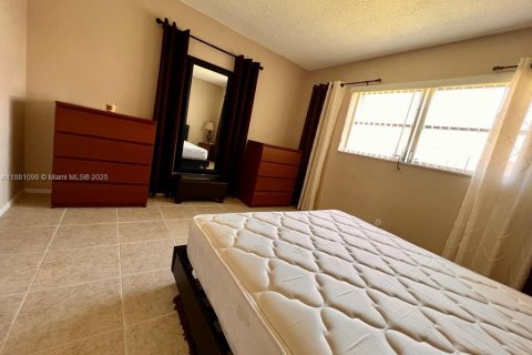 Снять в аренду кондоминиум в Лодерхилл, Флорида 1 спальня, 67.82м2, № 1922405 - фото 10