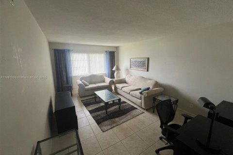 Снять в аренду кондоминиум в Лодерхилл, Флорида 1 спальня, 67.82м2, № 1922405 - фото 27
