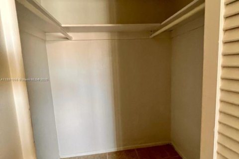 Снять в аренду кондоминиум в Лодерхилл, Флорида 1 спальня, 67.82м2, № 1922405 - фото 9