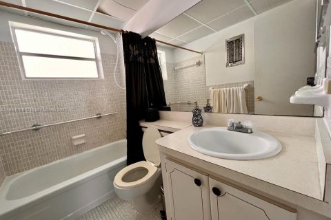 Снять в аренду кондоминиум в Лодерхилл, Флорида 1 спальня, 67.82м2, № 1922405 - фото 14