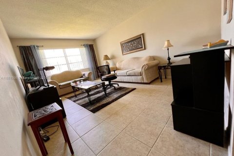 Снять в аренду кондоминиум в Лодерхилл, Флорида 1 спальня, 67.82м2, № 1922405 - фото 5