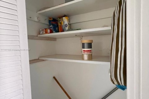 Снять в аренду кондоминиум в Лодерхилл, Флорида 1 спальня, 67.82м2, № 1922405 - фото 12