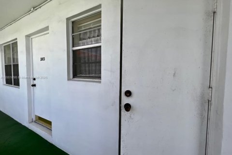 Снять в аренду кондоминиум в Лодерхилл, Флорида 1 спальня, 67.82м2, № 1922405 - фото 15