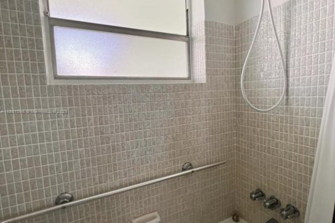 Снять в аренду кондоминиум в Лодерхилл, Флорида 1 спальня, 67.82м2, № 1922405 - фото 13