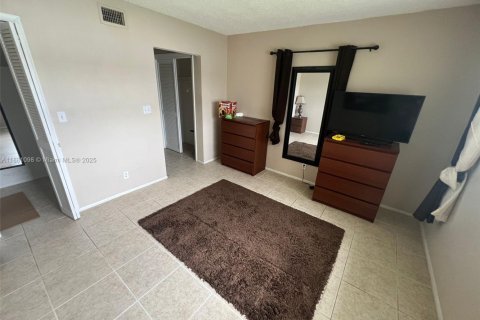 Снять в аренду кондоминиум в Лодерхилл, Флорида 1 спальня, 67.82м2, № 1922405 - фото 21