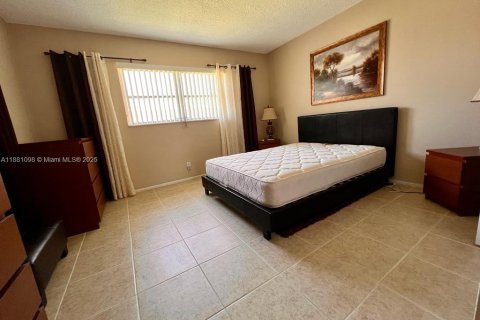 Снять в аренду кондоминиум в Лодерхилл, Флорида 1 спальня, 67.82м2, № 1922405 - фото 8