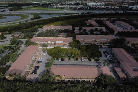 Touwnhouse à vendre à Pembroke Pines, Floride: 3 chambres, 155.15 m2 № 1945456 - photo 30