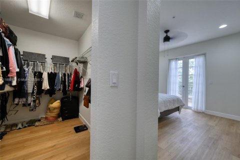 Touwnhouse à vendre à Pembroke Pines, Floride: 3 chambres, 155.15 m2 № 1945456 - photo 17