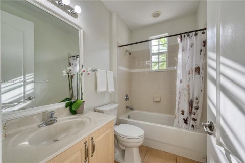 Touwnhouse à vendre à Pembroke Pines, Floride: 3 chambres, 155.15 m2 № 1945456 - photo 8