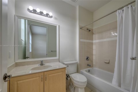 Touwnhouse à vendre à Pembroke Pines, Floride: 3 chambres, 155.15 m2 № 1945456 - photo 26