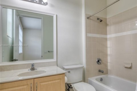 Touwnhouse à vendre à Pembroke Pines, Floride: 3 chambres, 155.15 m2 № 1945456 - photo 27