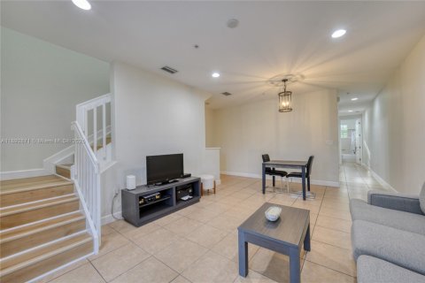 Touwnhouse à vendre à Pembroke Pines, Floride: 3 chambres, 155.15 m2 № 1945456 - photo 4
