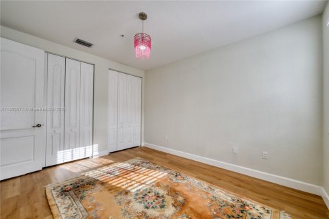 Touwnhouse à vendre à Pembroke Pines, Floride: 3 chambres, 155.15 m2 № 1945456 - photo 12