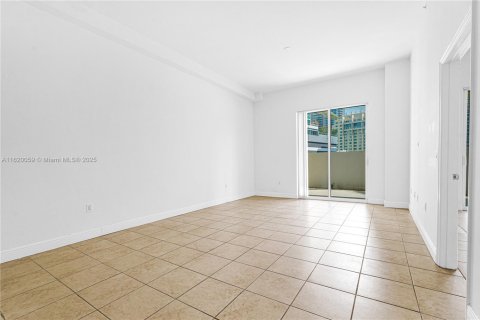 Condo in Miami, Florida, 1 bedroom  № 2016516 - photo 16