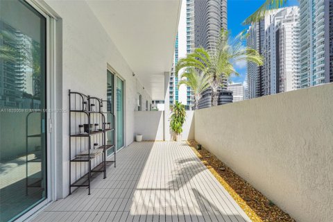 Condo in Miami, Florida, 1 bedroom  № 2016516 - photo 26