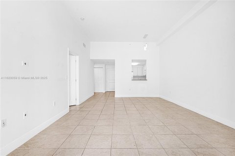 Condo in Miami, Florida, 1 bedroom  № 2016516 - photo 24
